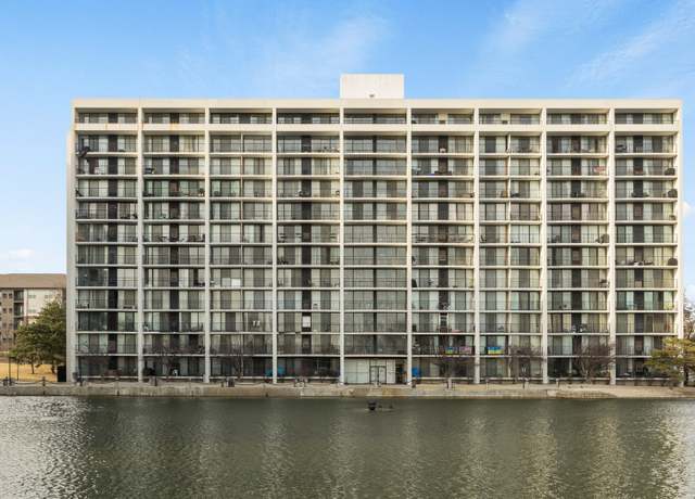 Property at 2015 S Finley Rd #102, Lombard, IL 60148, 2 beds, 2 baths
