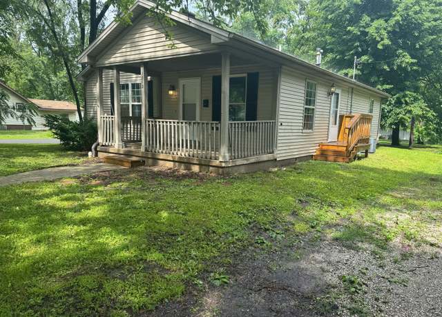 Property at 1312 N Hickory St, Champaign, IL 61820, 4 beds, 1.5 baths