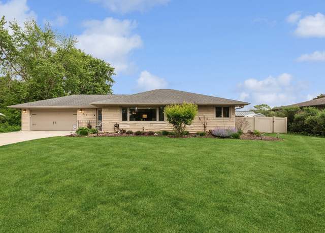 Property at 912 Murphy Dr, Joliet, IL 60435, 3 beds, 1.5 baths