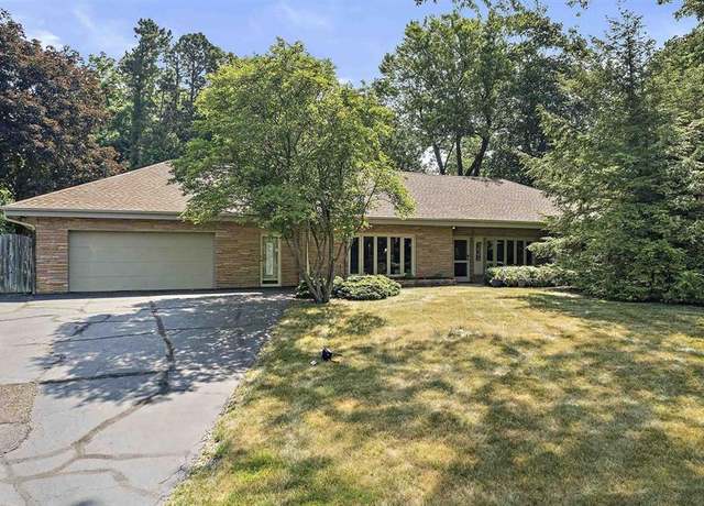Property at 2425 Bradley Rd, Rockford, IL 61107, 3 beds, 2.5 baths