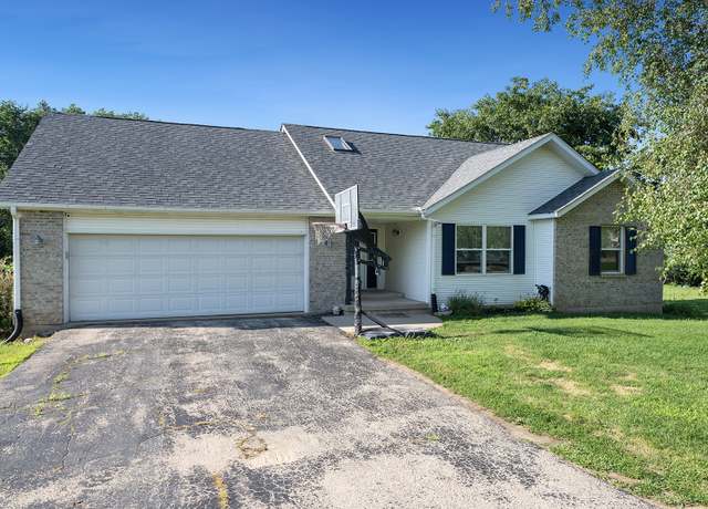 Property at 1442 W Indian Heights Dr, Oregon, IL 61061, 3 beds, 2.5 baths