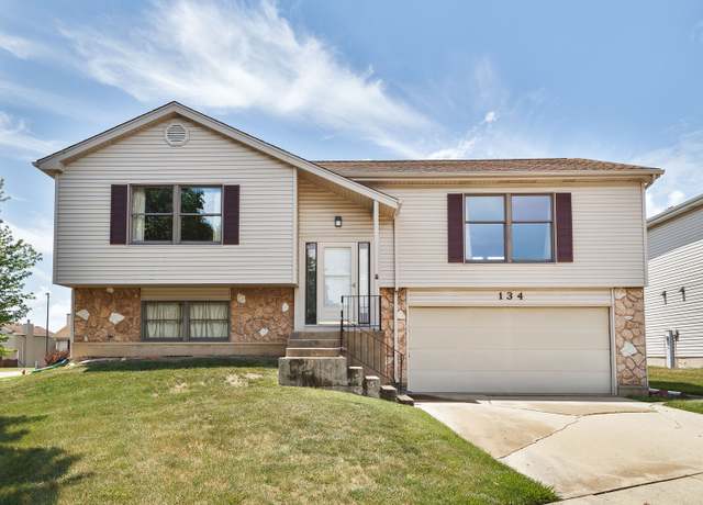 Property at 134 Hastings Mill Rd, Streamwood, IL 60107, 3 beds, 1.5 baths