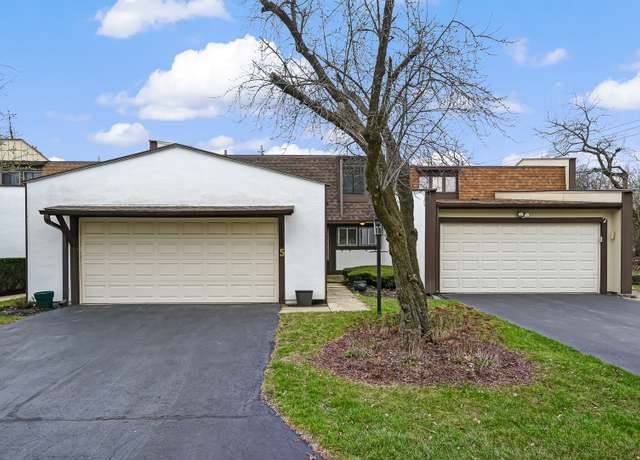 Property at 5 Pembrook Dr, Indian Head Park, IL 60525, 3 beds, 2.5 baths