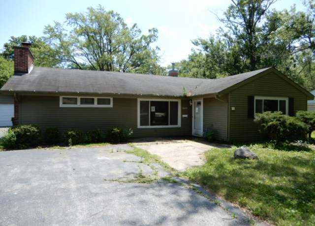 Property at 18055 Thomas Ln, Country Club Hills, IL 60478, 4 beds, 2 baths