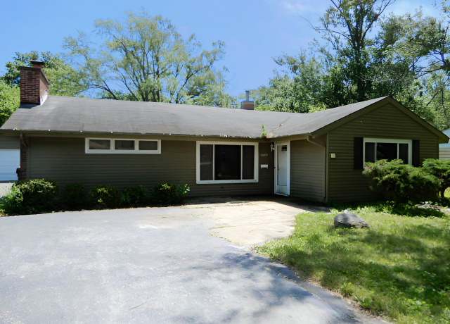 Property at 18055 Thomas Ln, Country Club Hills, IL 60478, 4 beds, 2 baths
