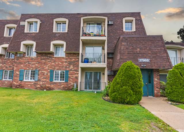 Property at 17963 Amherst Ct #102, Country Club Hills, IL 60478, 1 bed, 1 bath