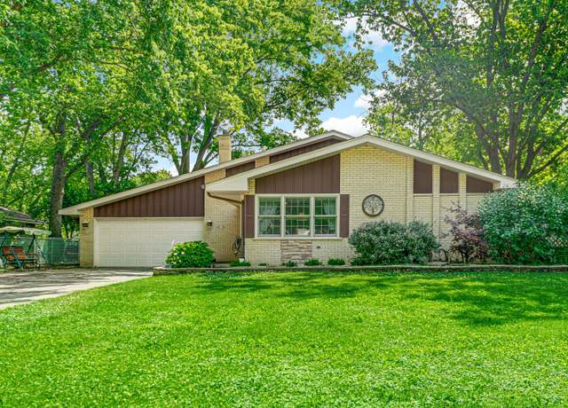 Property at 13007 S Oak Park Ave, Palos Heights, IL 60463, 4 beds, 2 baths
