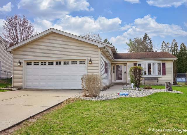 Property at 5505 W Windhaven Trl, Mchenry, IL 60050, 3 beds, 2.5 baths