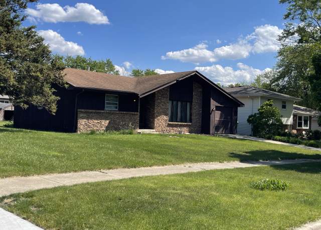 Property at 1410 Brentwood Pl, Joliet, IL 60435, 2 beds, 1.5 baths