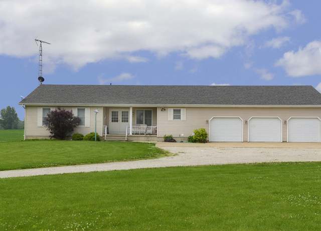 Property at 2098 N 15th Rd, Streator, IL 61364, 3 beds, 4 baths
