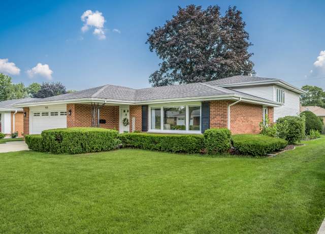 Property at 913 S See Gwun Ave, Mount Prospect, IL 60056, 3 beds, 2 baths