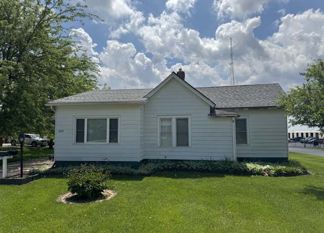 Property at 252 W Ottawa Rd, Paxton, IL 60957, 3 beds, 1 bath