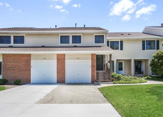 Property at 1073 Hidden Lake Dr, Buffalo Grove, IL 60089, 3 beds, 2 baths