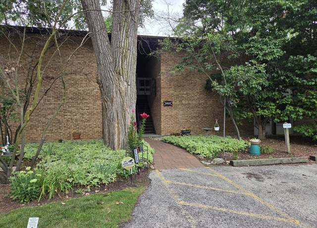 Property at 5522 E Lake Dr Unit B, Lisle, IL 60532, 1 bed, 1 bath
