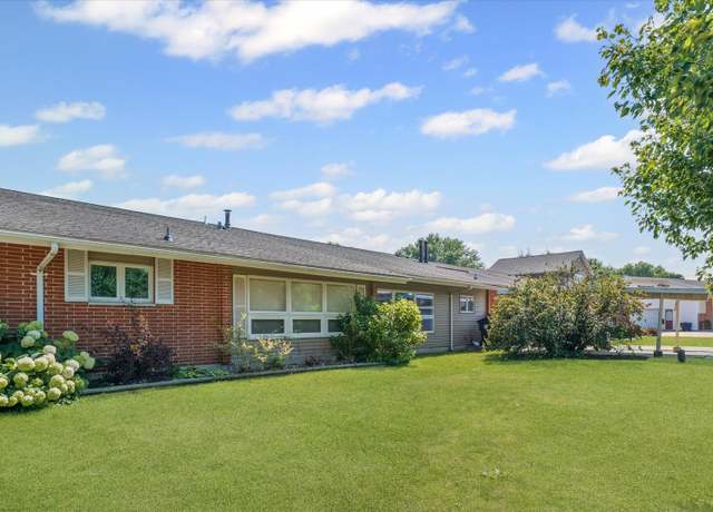 Property at 1610 Golfview Cir, Rantoul, IL 61866, 3 beds, 1 bath