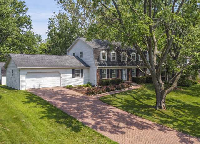 Property at 26W266 Tomahawk Dr, Wheaton, IL 60189, 5 beds, 2.5 baths