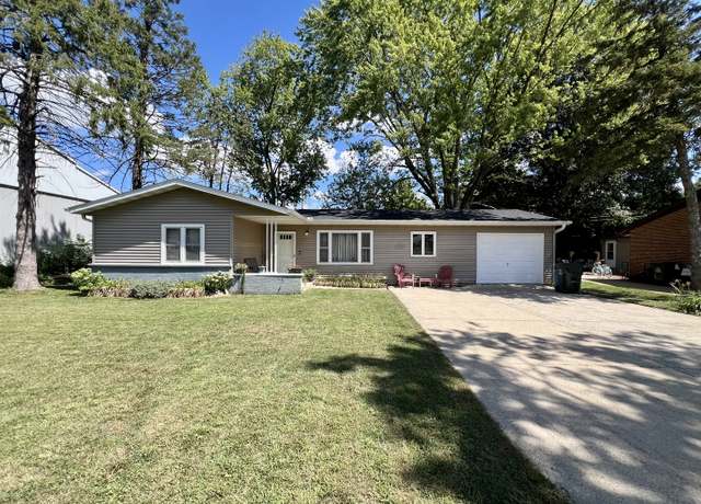 Property at 806 Walnut St, Mahomet, IL 61853, 3 beds, 1 bath