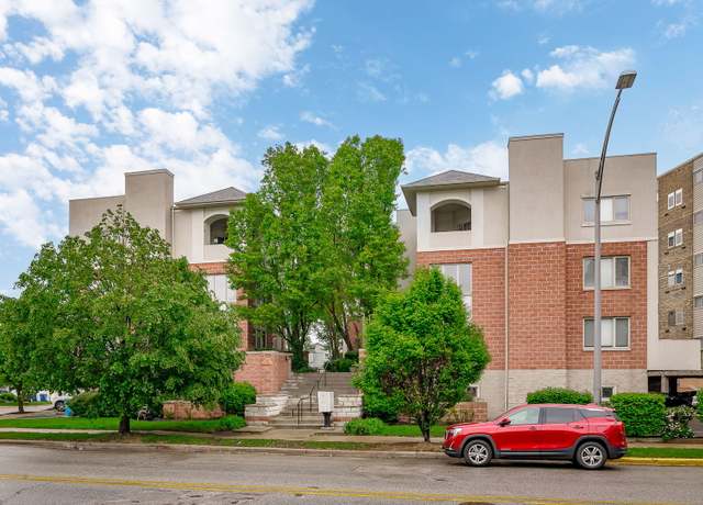 Property at 210 Des Plaines Ave Unit B, Forest Park, IL 60130, 3 beds, 2.5 baths