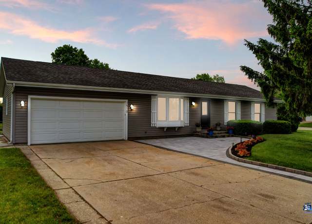 Property at 1510 Hillside Ln, Mchenry, IL 60051, 3 beds, 1.5 baths