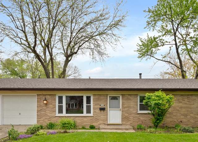 Property at 16 Circle Drive East, Montgomery, IL 60538, 3 beds, 1.5 baths