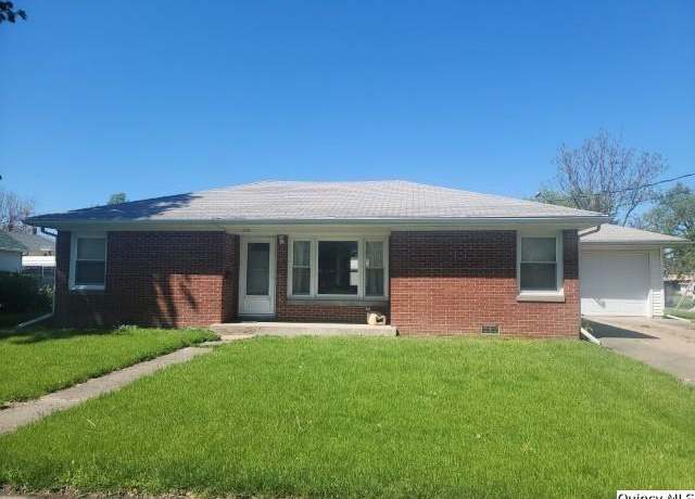 Property at 319 Davis St, Carthage, IL 62321-1258, 2 beds, 1 bath