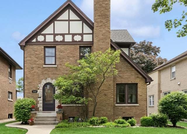 Property at 1010 N Belleforte Ave, Oak Park, IL 60302, 3 beds, 2.5 baths