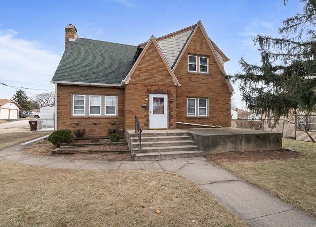 Property at 1506 24th St, Rockford, IL 61108, 3 beds, 2 baths