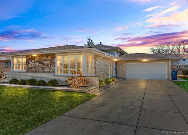 Property at 4625 W 105th Pl, Oak Lawn, IL 60453, 3 beds, 2.5 baths