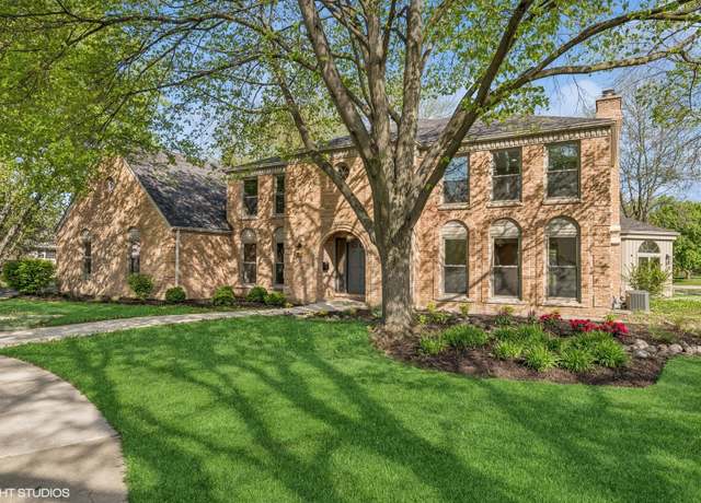 Property at 710 Parkview Cir, Elk Grove Village, IL 60007, 5 beds, 3.5 baths