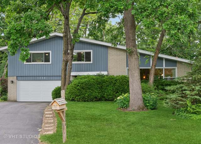 Property at 1239 Cambridge Ct, Highland Park, IL 60035, 4 beds, 2.5 baths