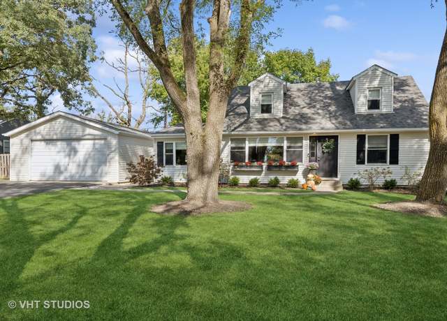 Property at 1120 Country Club Rd, Lake Zurich, IL 60047, 3 beds, 3 baths