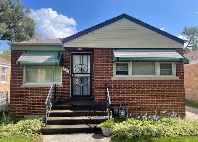 Property at 345 Linden Ave, Bellwood, IL 60104, 3 beds, 1 bath