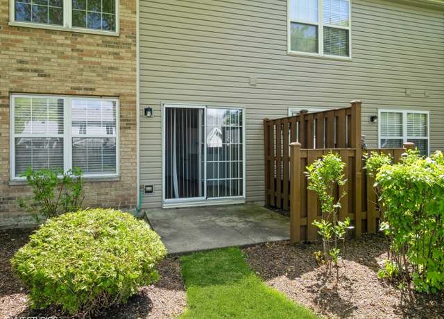 Property at 184 Holmes Way, Schaumburg, IL 60193, 2 beds, 2.5 baths