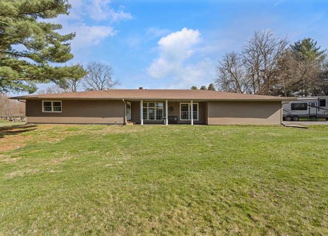 Property at 15 Wood Ln, Monticello, IL 61856, 4 beds, 2.5 baths