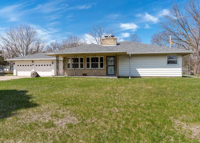 Property at 221 S Memorial Ave, Rockford, IL 61102, 3 beds, 1 bath