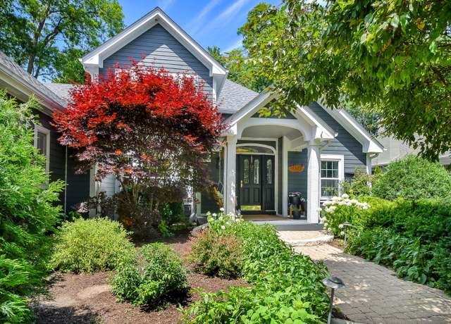 Property at 72 Gray St, St. Charles, IL 60174, 6 beds, 4.5 baths