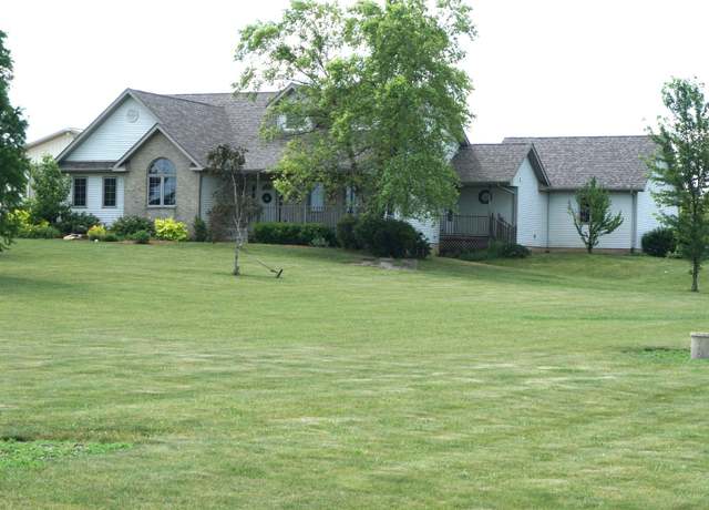 Property at 11348 E 9000n Rd, Grant Park, IL 60940, 3 beds, 2.5 baths