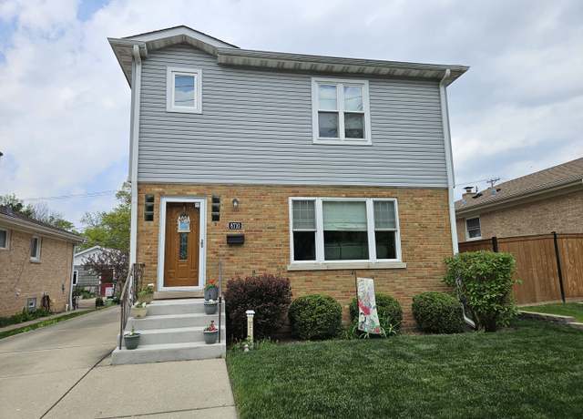 Property at 6710 W Harts Rd, Niles, IL 60714, 4 beds, 2.5 baths
