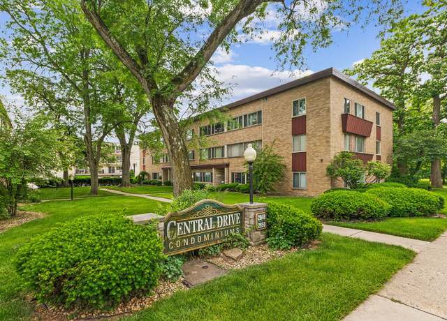 Property at 2650 Central Dr Unit GS, Flossmoor, IL 60422, 3 beds, 2 baths