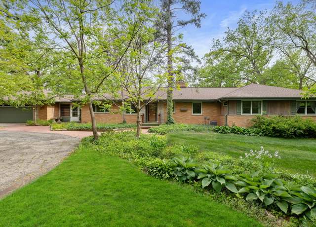 Property at 40W437 Fair Oaks Dr, St. Charles, IL 60175, 4 beds, 3 baths
