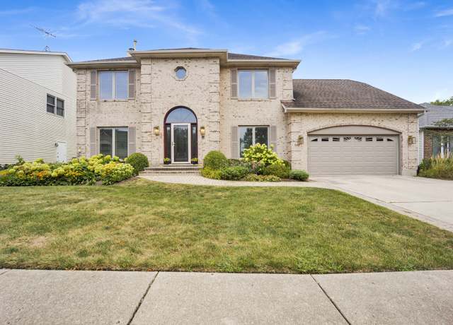 Property at 640 Downey St, Hoffman Estates, IL 60169, 5 beds, 4 baths