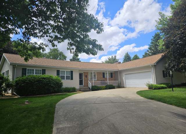 Property at 1723 Hillcrest Dr, Sterling, IL 61081, 3 beds, 2.5 baths