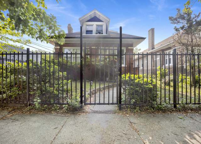 Property at 7515 S East End Ave, Chicago, IL 60649, 4 beds, 3 baths