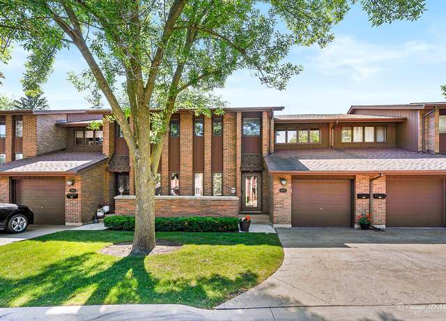 Property at 1204 Beau Dr, Park Ridge, IL 60068, 2 beds, 2.5 baths