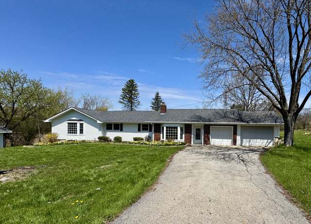 Property at 2301 Greenbriar Ln, Lindenhurst, IL 60046, 5 beds, 2 baths