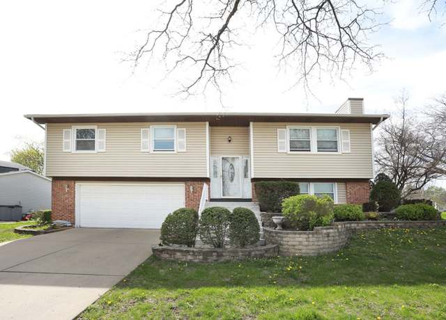 Property at 4624 Thornbark Dr, Hoffman Estates, IL 60192, 3 beds, 2 baths