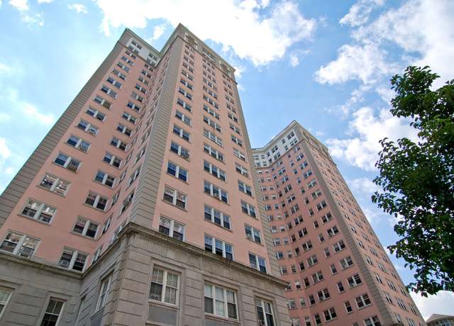 Property at 5555 N Sheridan Rd #1906, Chicago, IL 60640, 3 beds, 2 baths