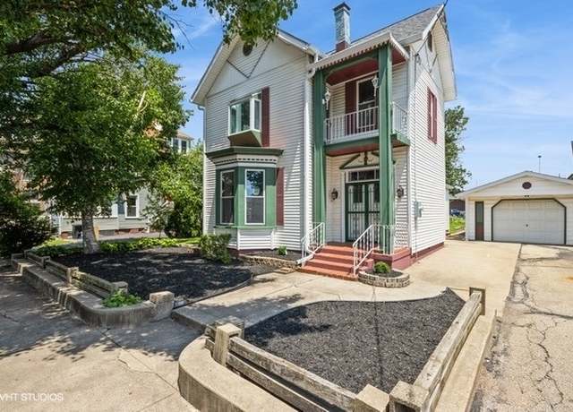 Property at 304 Buena Vista Ave, Pekin, IL 61554, 3 beds, 1.5 baths