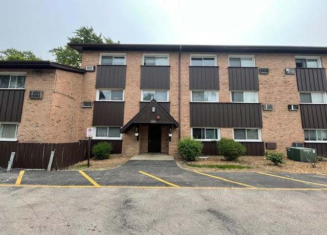 Property at 2209 Arbor Cir #5, Downers Grove, IL 60515, 2 beds, 1 bath