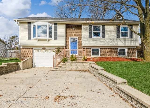 Property at 980 Brush Hill Ln, Lake Zurich, IL 60047, 4 beds, 2 baths